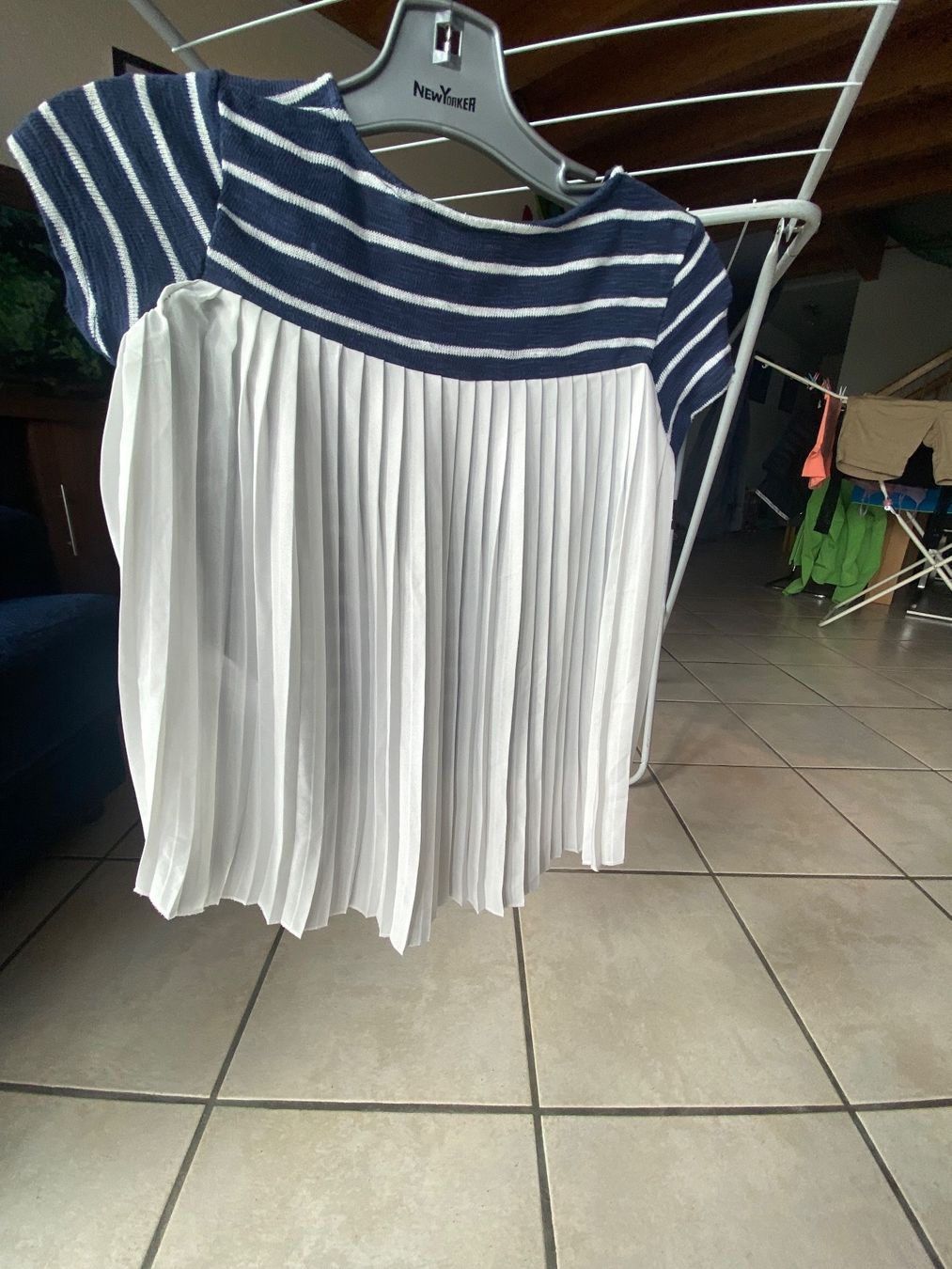 C&A Blusen, T-Shirts & Tops: Casaque 134 rayé bleu marin blanc – Gebraucht aus Orpund von Mary8972 8