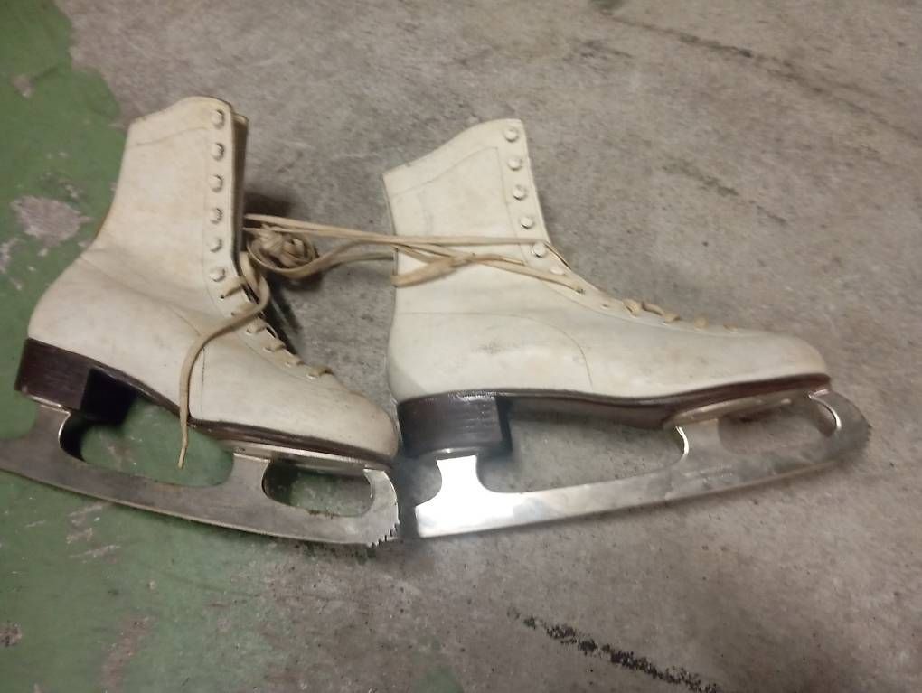 Schlittschuhe: Vintage Eiskunstlauf Schuhe gr 37 leder – Gebraucht aus Basel von Petergunn 1