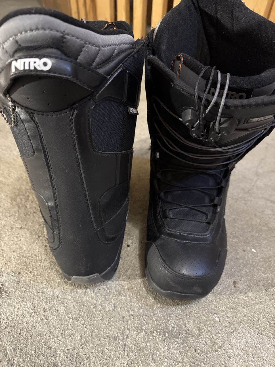 Snowboard Nitro Scarpe da uomo: Snowboard Schuhe Gr. 43,1/3. Boots von Nitro – Usato da Schliern b. Köniz venduto da amo_lln9 5