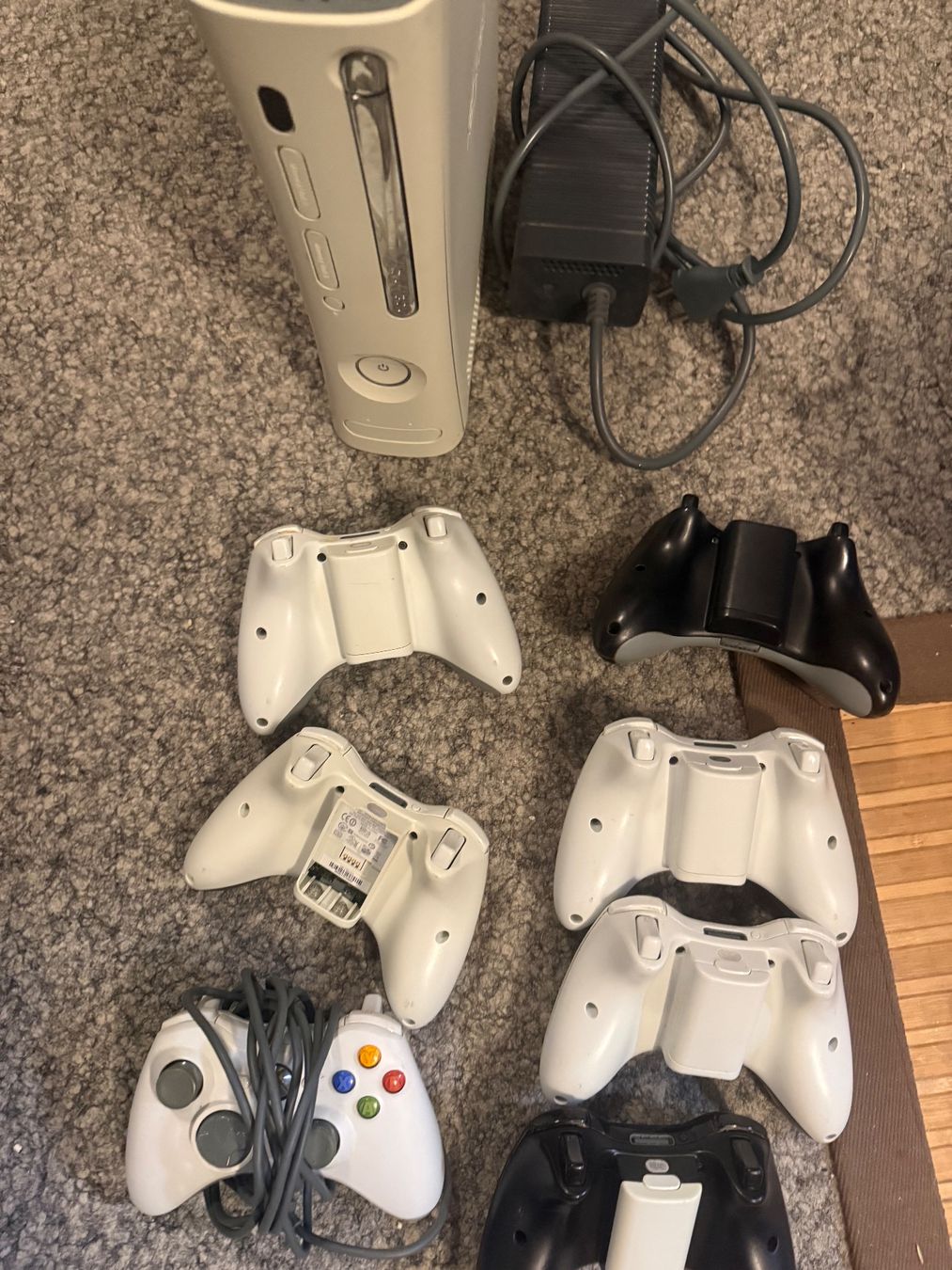Microsoft Console: Xbox 360 60GB mit Controllern – Difettoso da Dietlikon venduto da NESFEVER 1