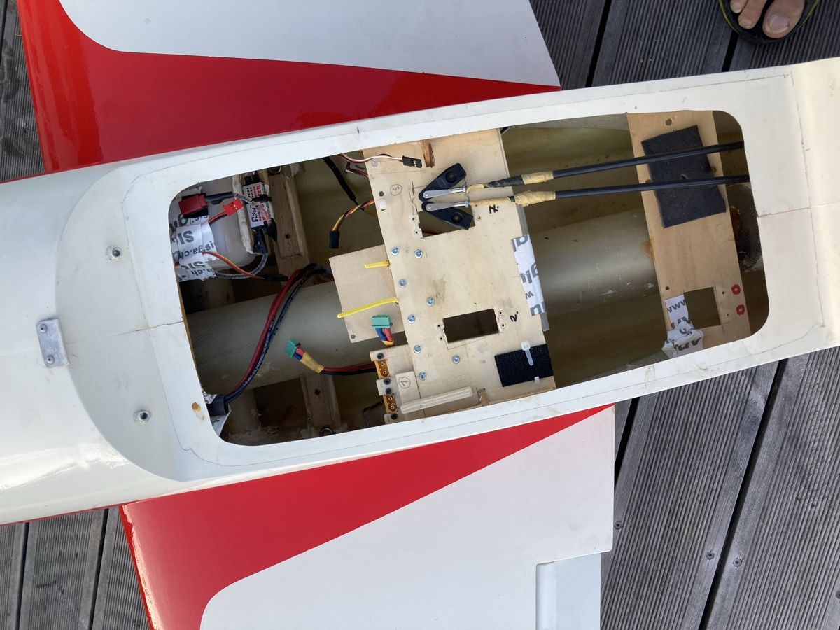 Modellismo RC: Extra 300L – Usato da Alterswil FR venduto da Pjoy 3