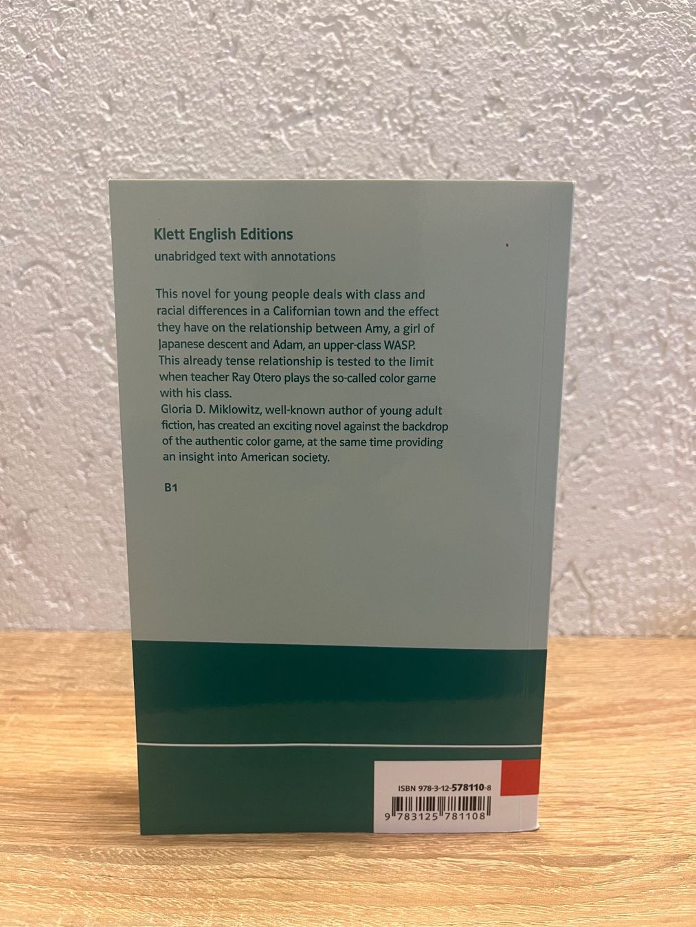 Libri: The war between the Classes by Gloria D. Miklowitz – Nuovo (secondo la descrizione) da Wohlen AG venduto da Diyaa 1