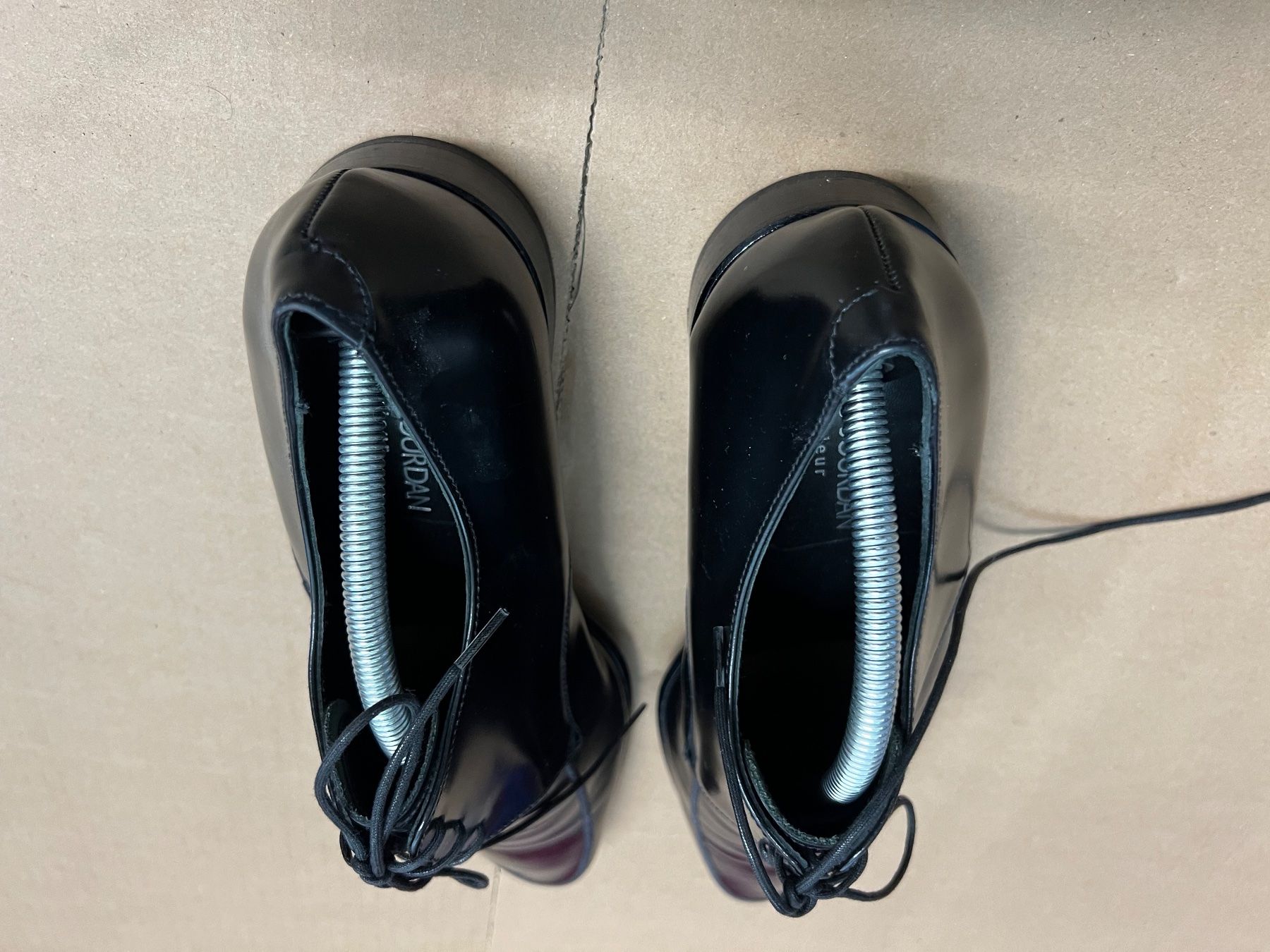 Scarpe da uomo: Paire de chaussures Charles Jourdan 41 – Usato da Basel venduto da La.Bonne.affaire 3