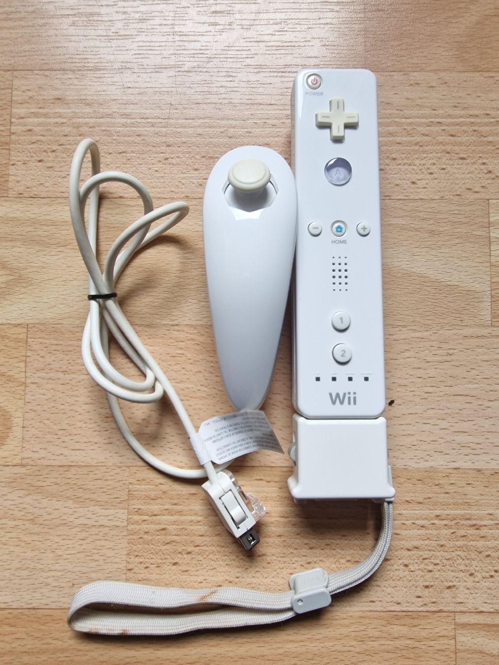 Controller: Nintendo Wii Remote Controller mit Nunchuk weiss gebraucht – Usato da Fahrwangen venduto da luk_bhw7