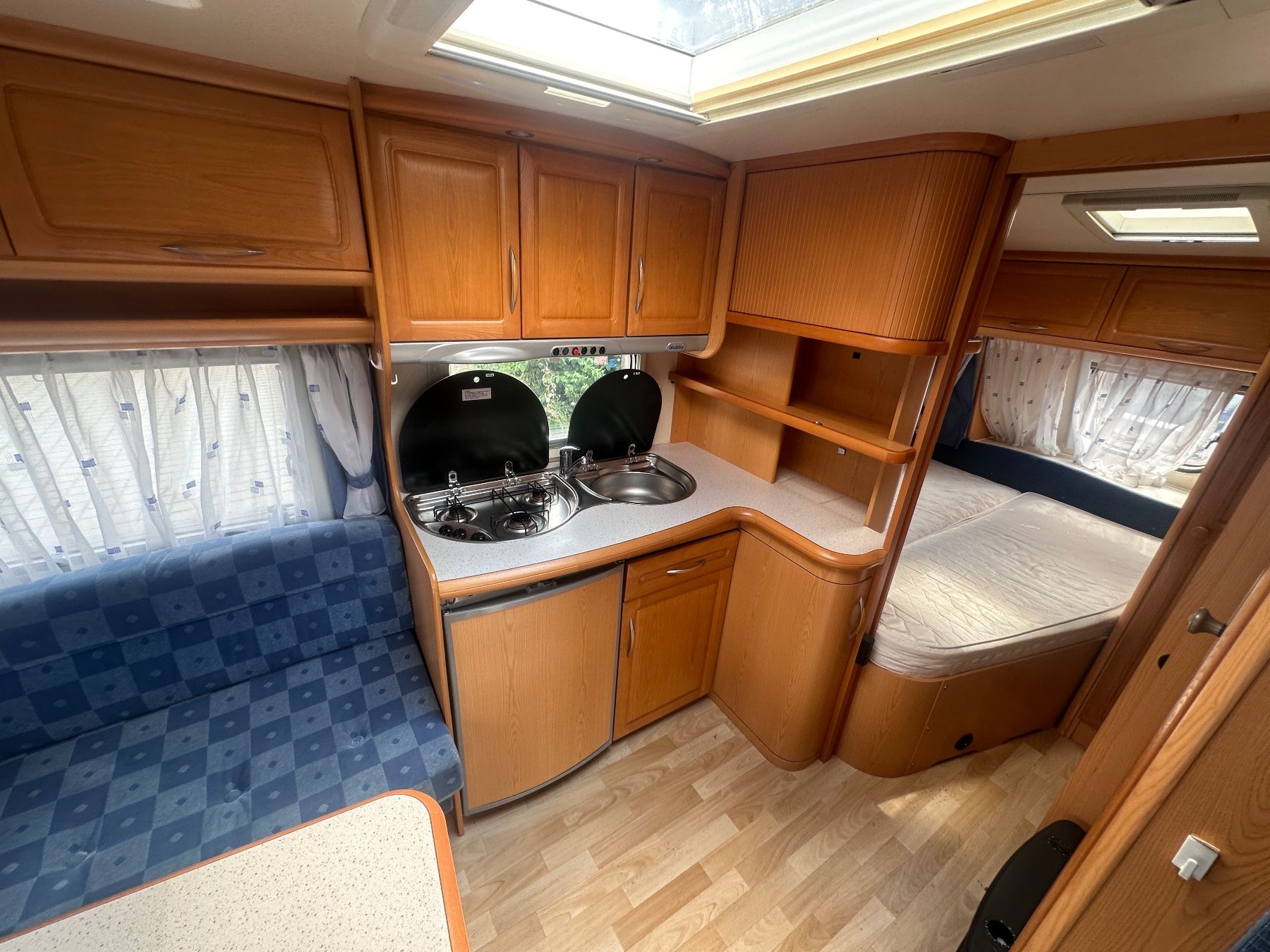 Hobby Véhicules de camping: Hobby 460 Wohnwagen inkl Vorzelt – D'occasion à Otelfingen par inf_2rkm 5