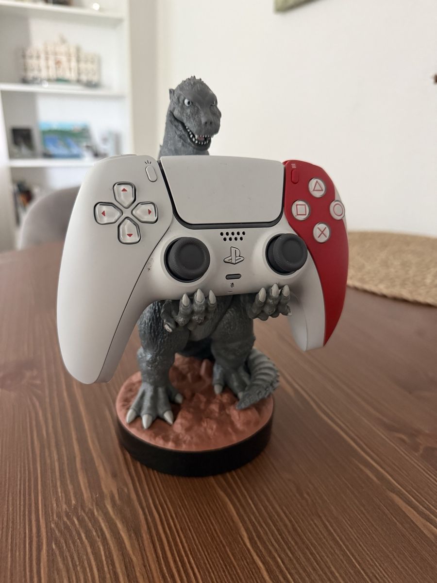 Figuren: Godzilla figure phone and controller holder new – Gebraucht aus Winterthur von mar_k8lf 1