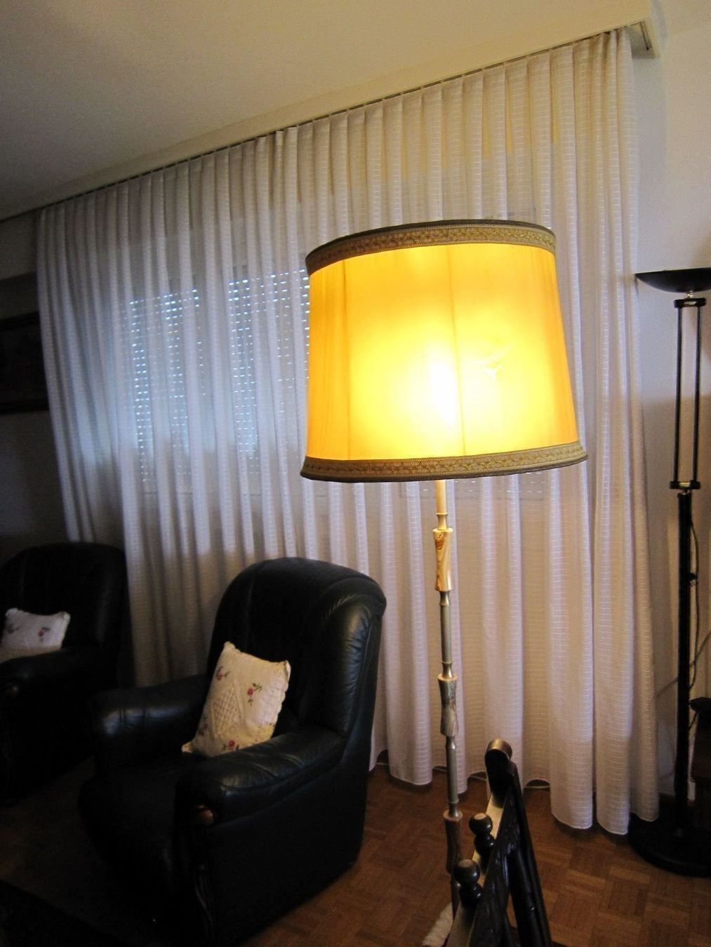 Lampade: VIEILLE LAMPE SUR PIED EN ONIX – Usato da Grand-Lancy venduto da Jc42 4