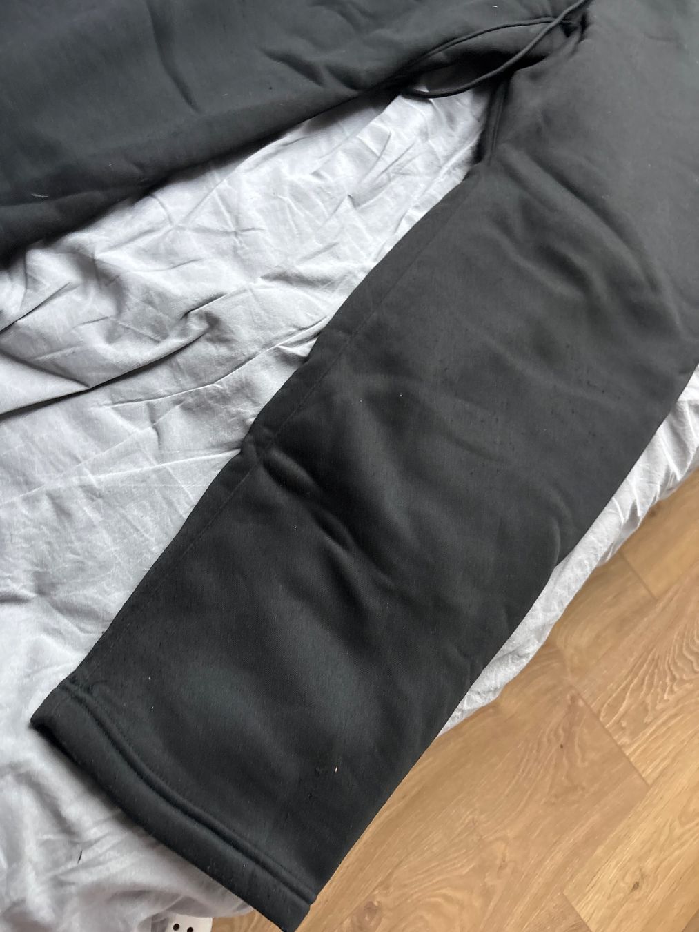 Shein Pantalons: Jogging noir – D'occasion à Nidau par hel_vwr6 1