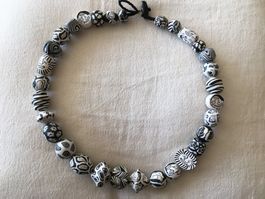 Collier aus einzel gefertigten Perlen