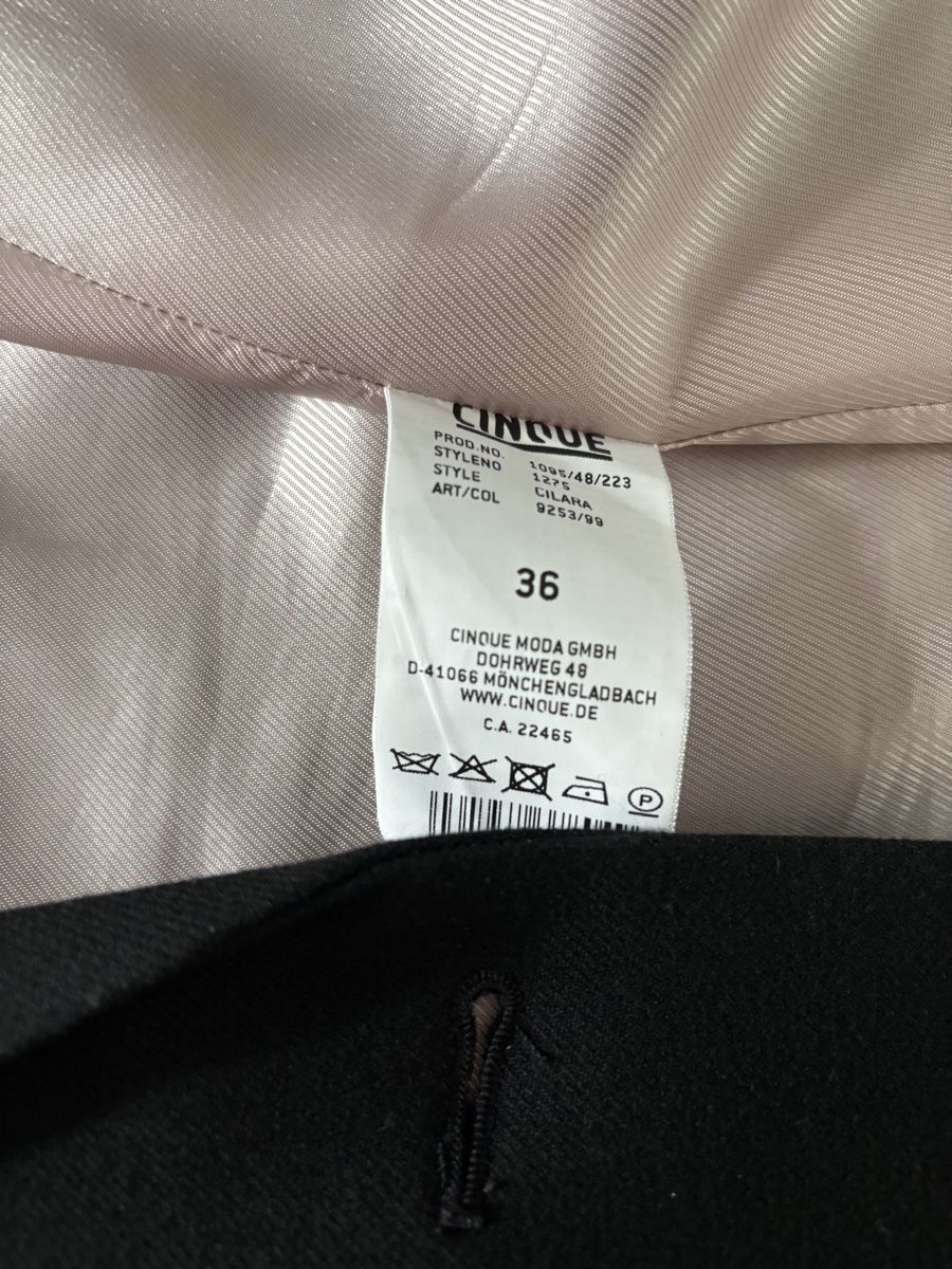 Cinque Giacche: Cinque Blazer schwarz mit Spitzendetail Grösse 36 – Nuovo (secondo la descrizione) da Gelterkinden venduto da BuyMe 2