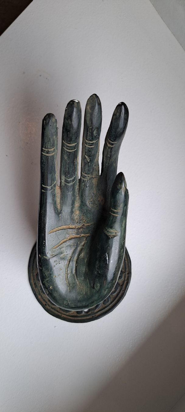 Tutte le decorazioni: Main bouddhiste en bronze – Nuovo e nell'imballaggio originale da St-Aubin-Sauges venduto da Rrrrrrrrrrr 3