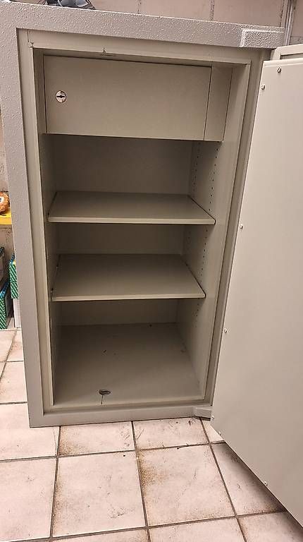 Müller Safe Casseforti: Tresor / Waffenschrank – Usato da Windisch venduto da Gravit 1