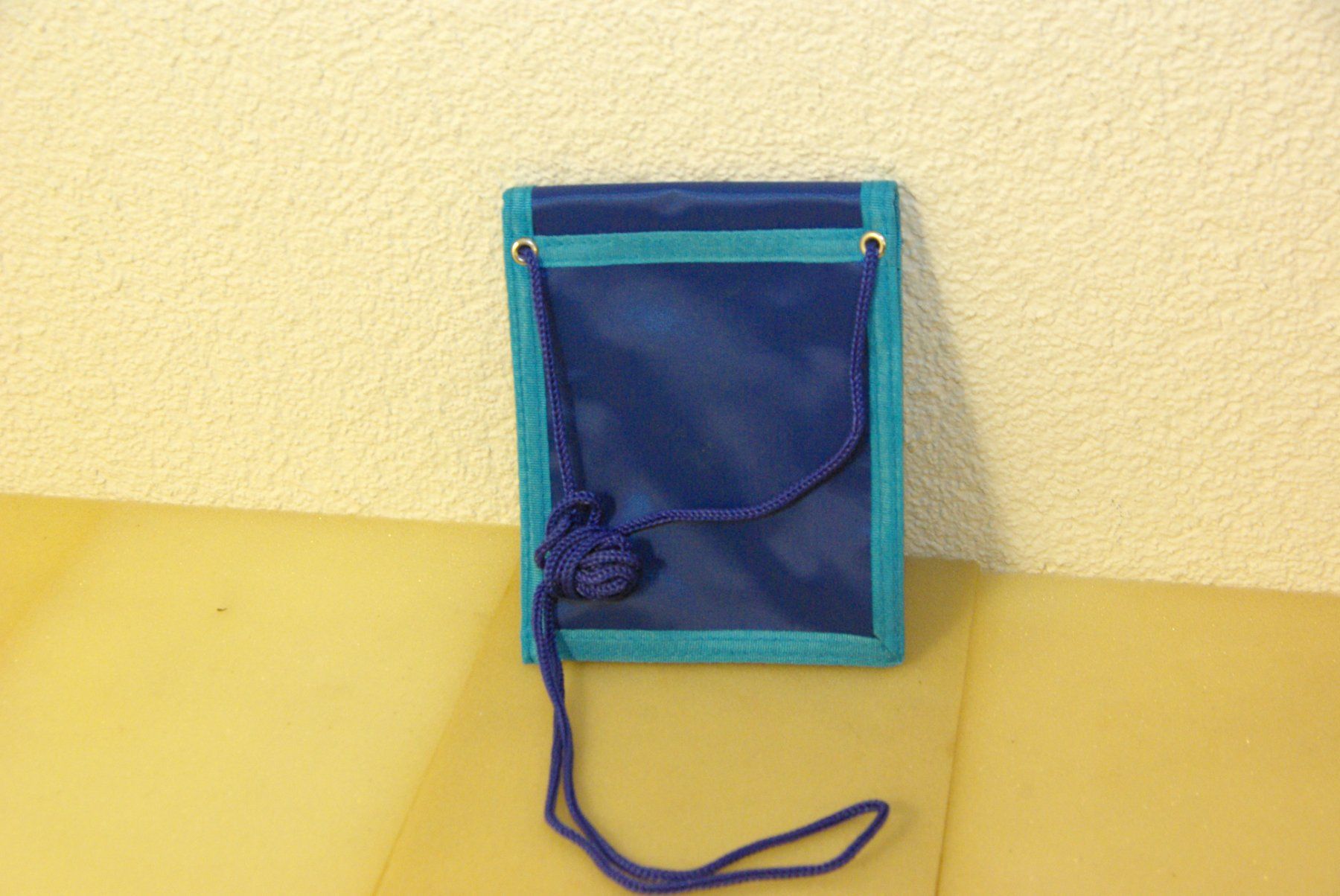 Altro per bambini: Kinder Portemonnaie mit Halsschnur, blau – Nuovo (secondo la descrizione) da Herisau venduto da Cevianer1844 1