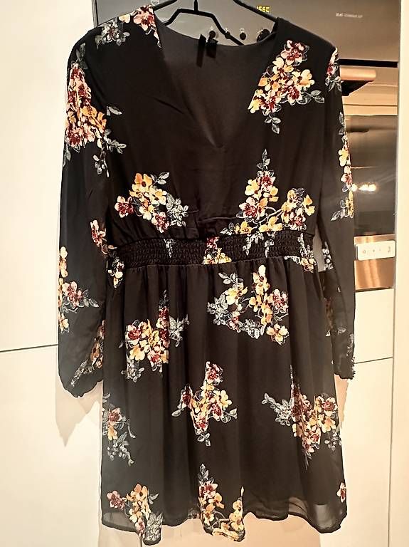 Vero Moda Vestiti: Vero Moda Kleid, Grösse M, Blumenmuster – Usato da Wallisellen venduto da Udj93