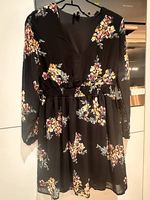 Vero Moda Kleid, Grösse M, Blumenmuster