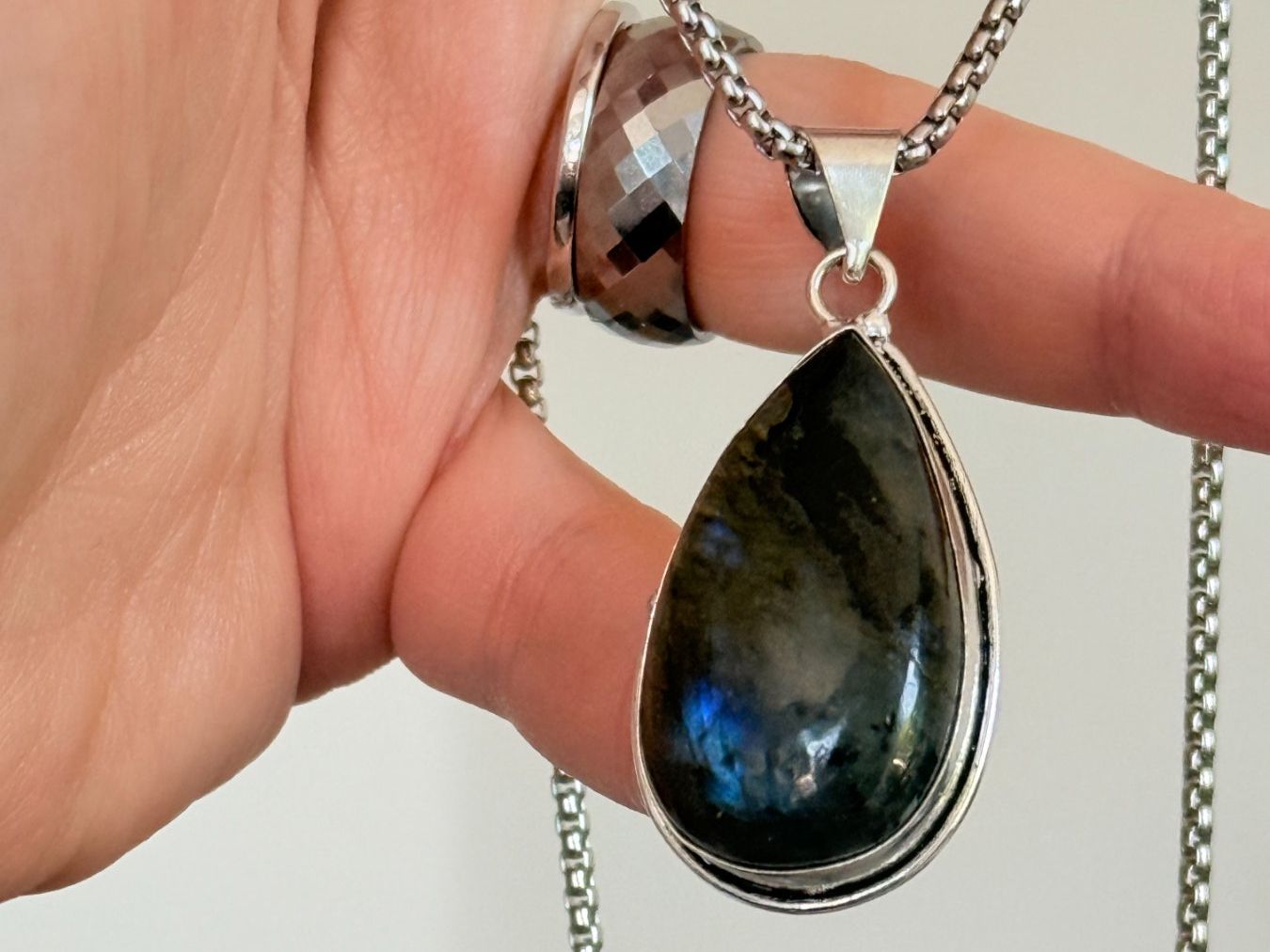 Catenine: Magnifique collier avec labradorite – Nuovo e nell'imballaggio originale da Genève venduto da AWWA