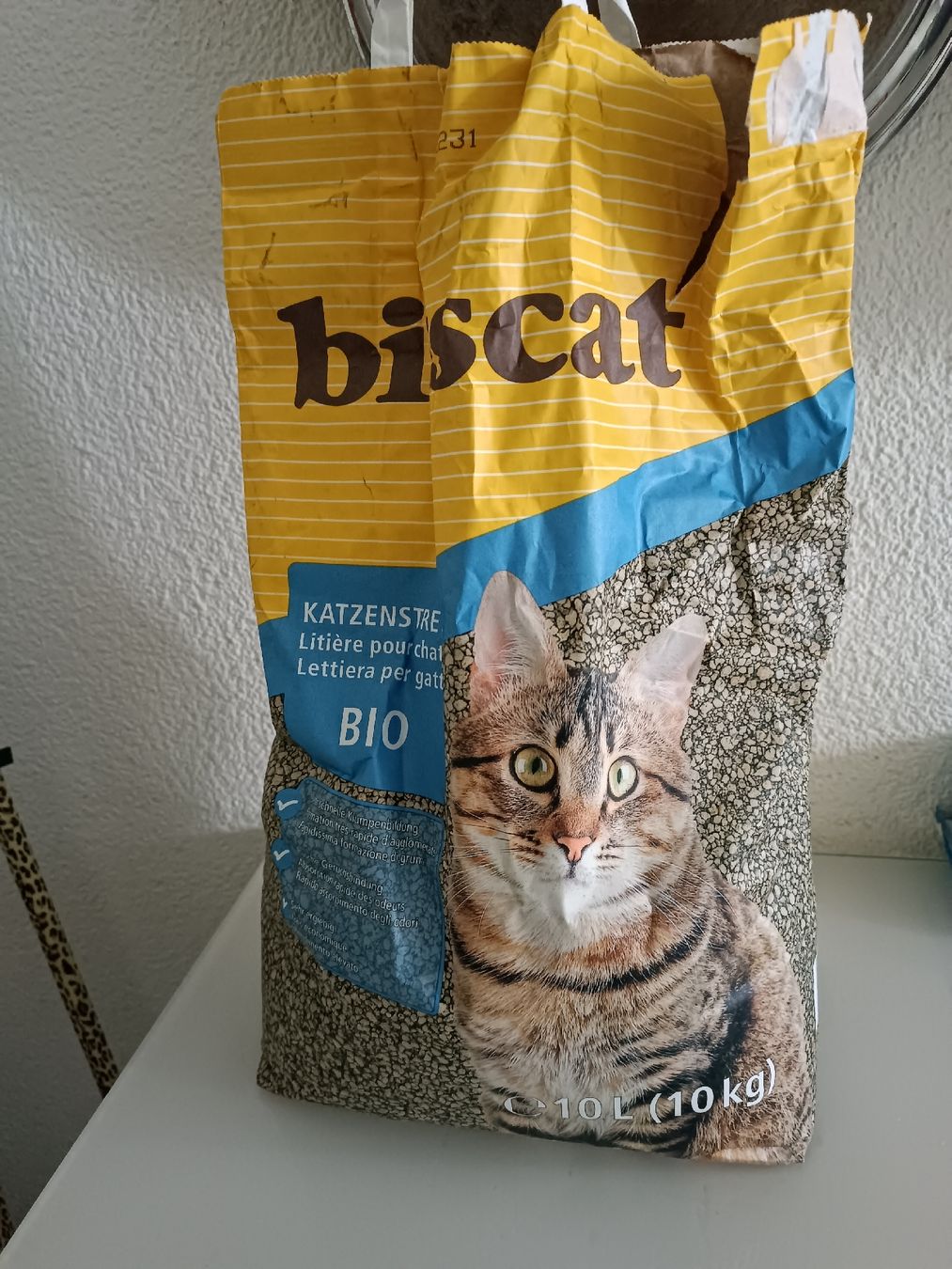 Produits d'entretien: Katzen Geruchs/Fleckenentferner + Katzenstreu + Filter NEU – D'occasion à Binz par julijuli 6