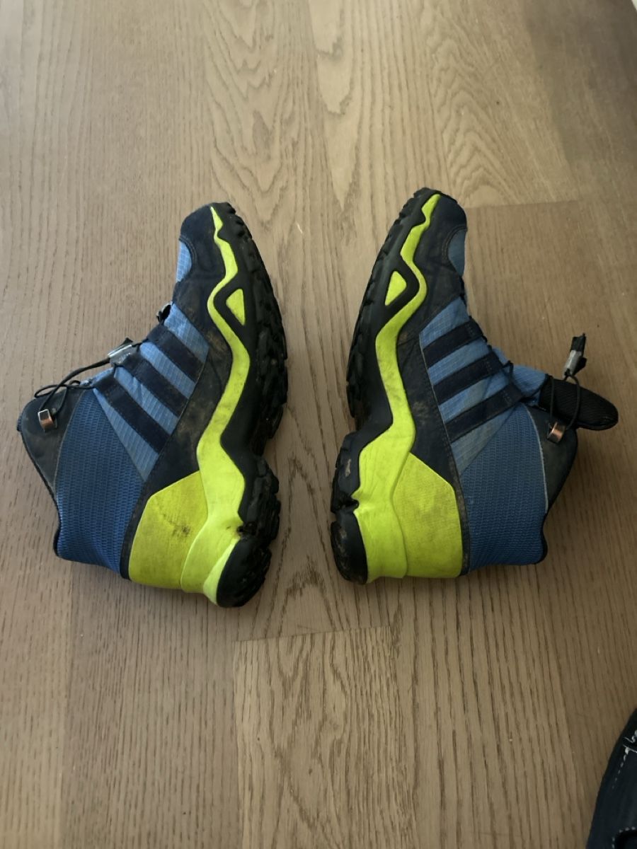 Scarpe da uomo: Adidas Wanderschuhe Jungend Grösse 37 blau gebraucht – Usato da Binningen venduto da duplo-fish 3