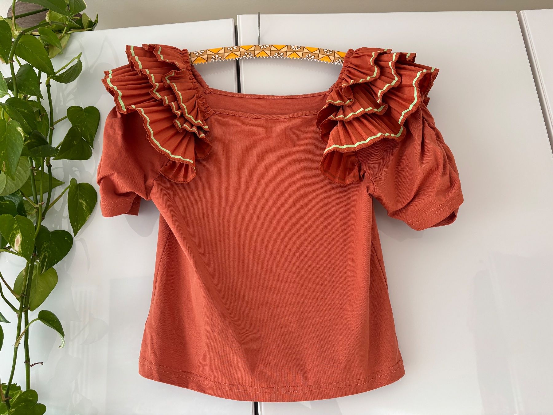 T-Shirts: LILLY BROWN T-Shirt mit Statement-Ärmeln Gr. One Size – Gebraucht aus Zürich von missmodernage 3