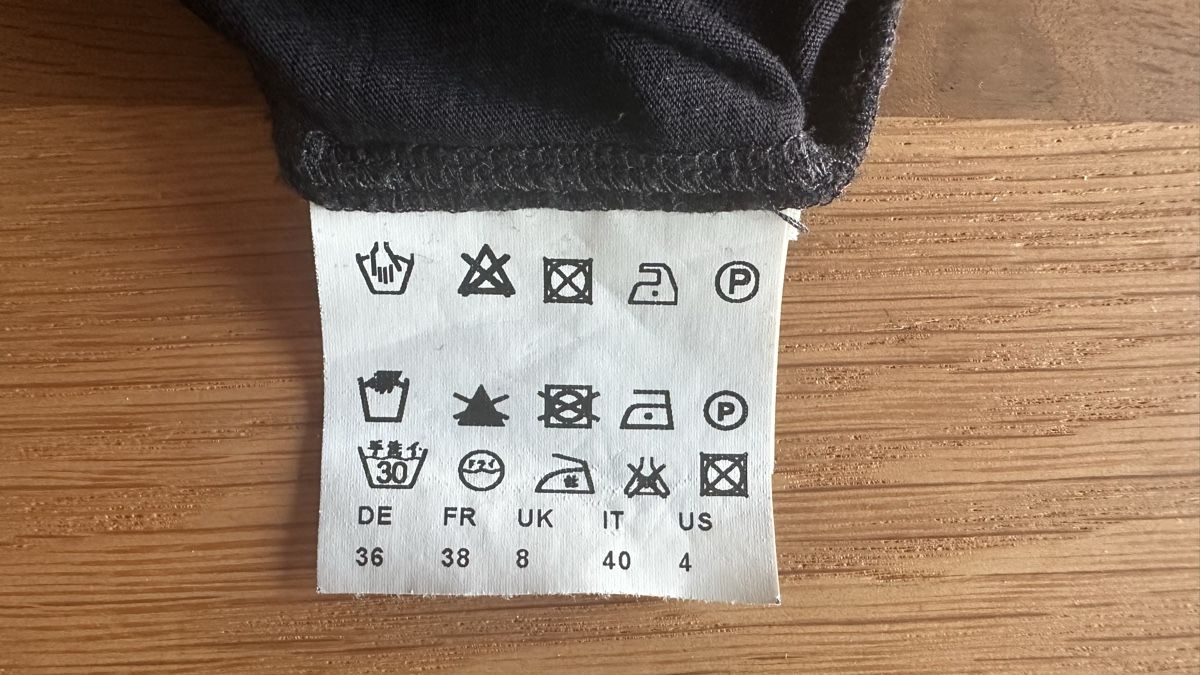 Hugo Boss T-shirt: Schwarzes Langarmshirt von Boss – Usato da Wetzikon ZH venduto da Miro56 2