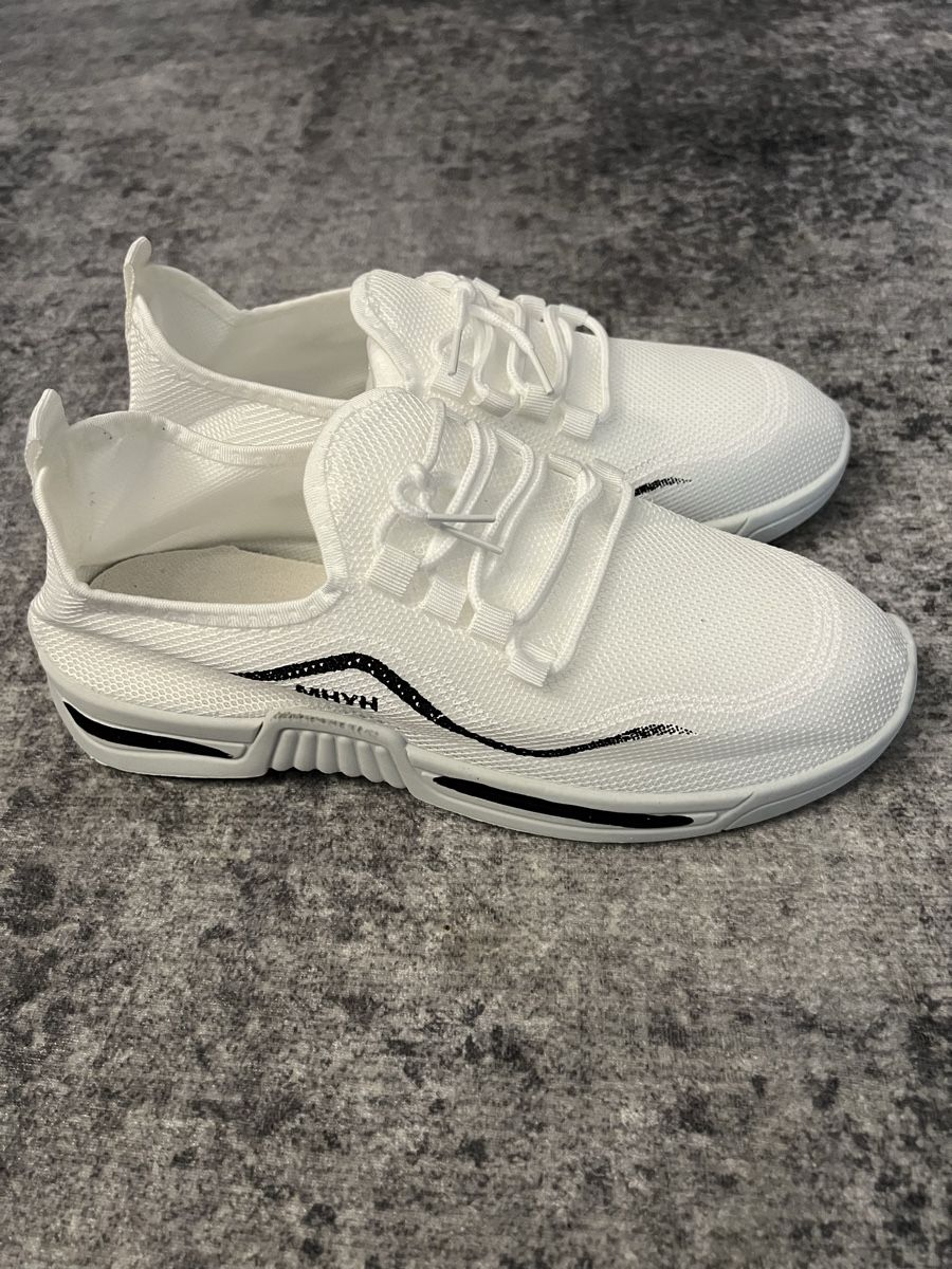 Herrenschuhe: Weisse Sneaker Gr. 44- stylisch & bequem! – Neu und originalverpackt aus Siebnen von toshi123