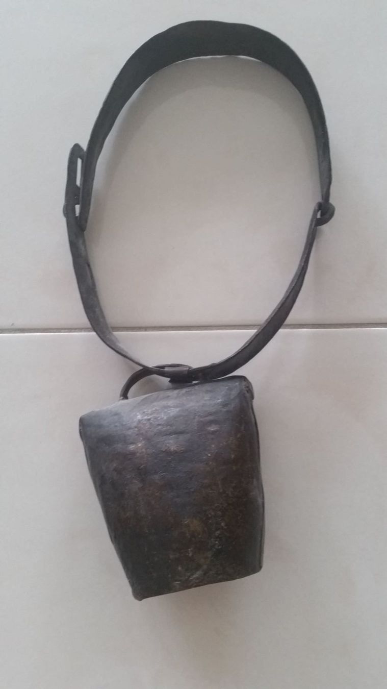 Glocken & Treicheln: Antike Glocke – Gebraucht aus Walchwil von Zovello