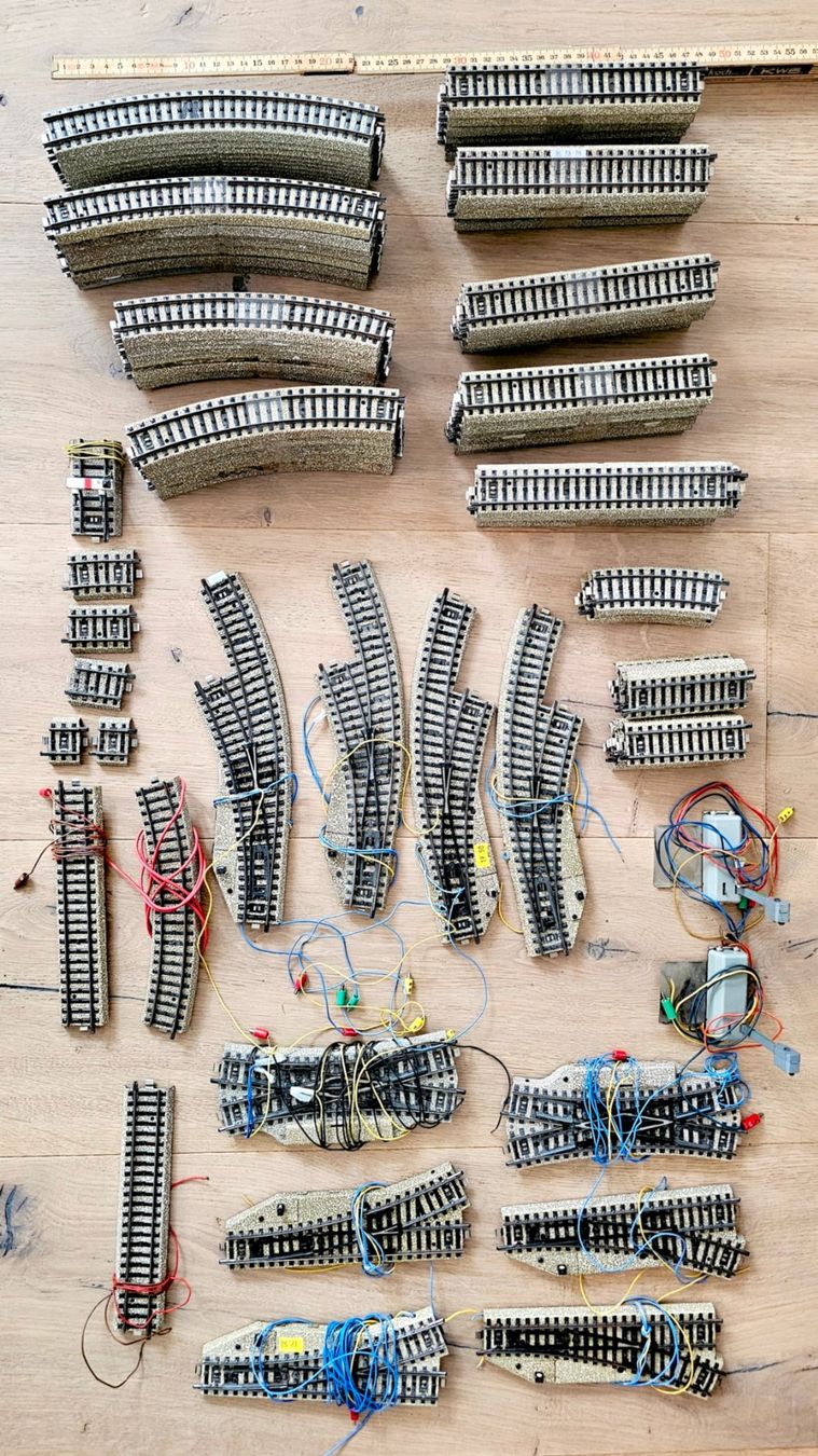 Märklin Modellini di ferrovie: Märklin Schinenmaterial HO, Weichen, Lichtsignal, . . . – Usato da Walenstadt venduto da pedroju-1