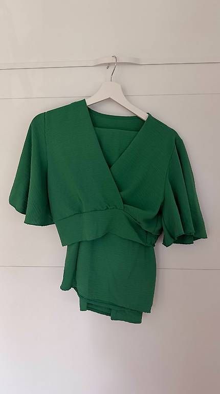 Lotti di vestiti: Grün Set (Top+Hose)  – Usato da Au ZH venduto da mmzsofia