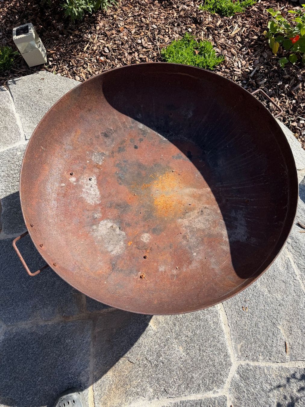 Bracieri: Feuerschale massiv mit Deckel und Grillrost – Usato da Grabs venduto da Panatrend 1