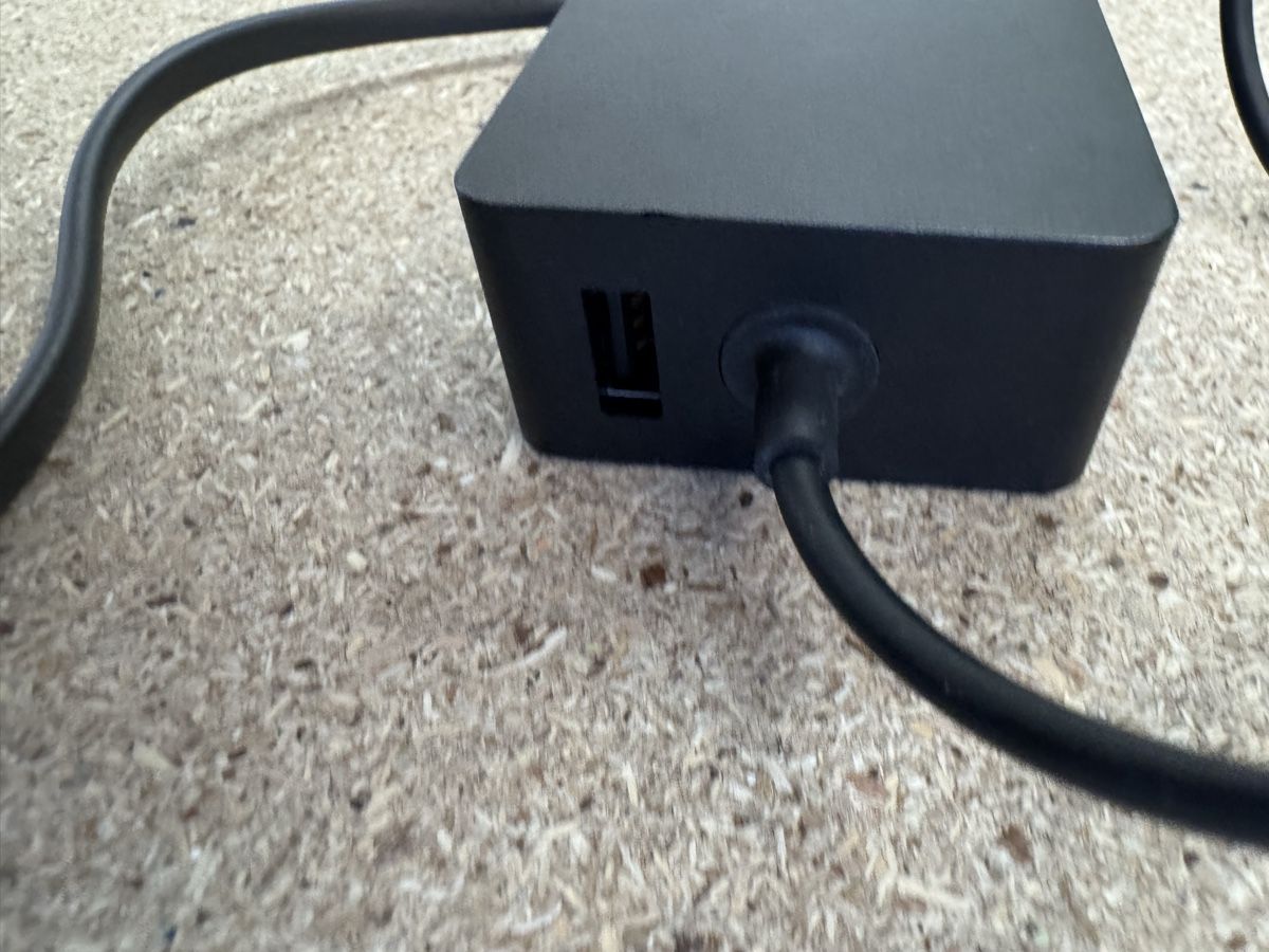 Microsoft Caricabatterie: Original Microsoft 65W Netzteil - Top Zustand! – Usato da Dietlikon venduto da PcConfig 1