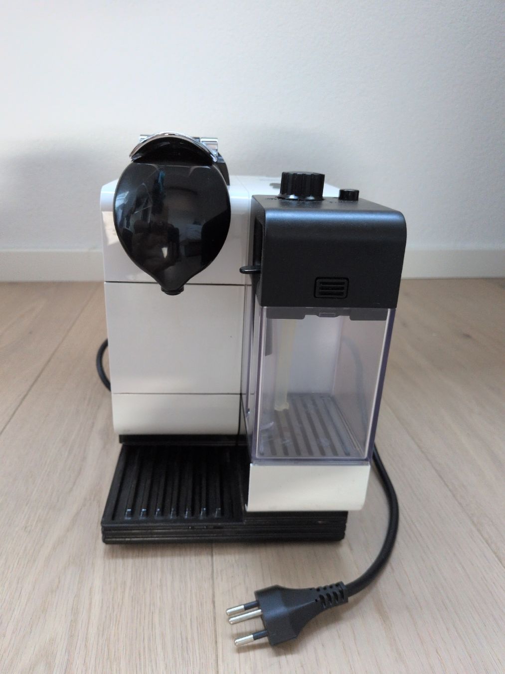 De'Longhi Macchine per caffè & Macchine per espresso: Nespresso Delonghi Coffee Machine – Usato da Basel venduto da ric_h97p 1