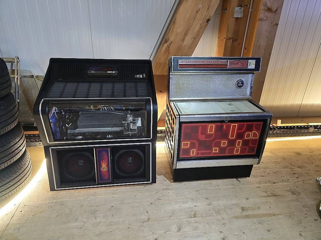 Jukebox: 2x Jukeboxen inkl. Platten – Usato da Grosswangen venduto da LUNI_Classic_Cars