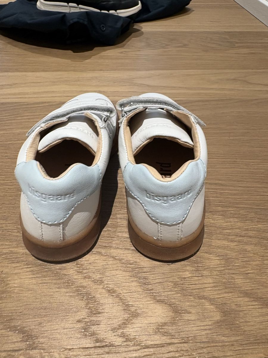 Bisgaard Scarpe da uomo: Sneakers Bisgaard Leder weiss hellblau Grösse 31 gebraucht – Usato da Kloten venduto da car_c6pt 2