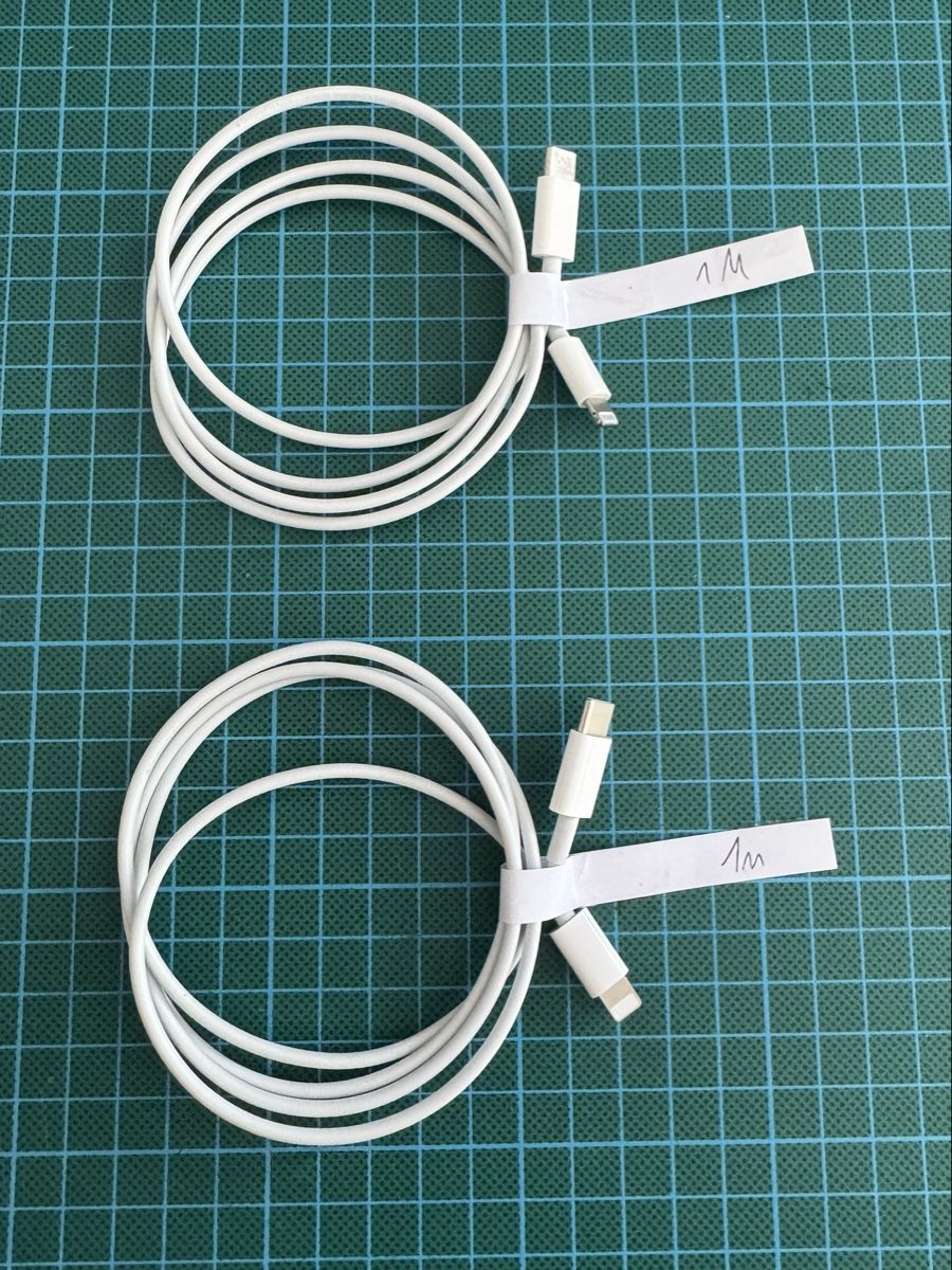 Apple Kabel: 2x iPhone Ladekabel 1m – Gebraucht aus Basel von SatansRaptor