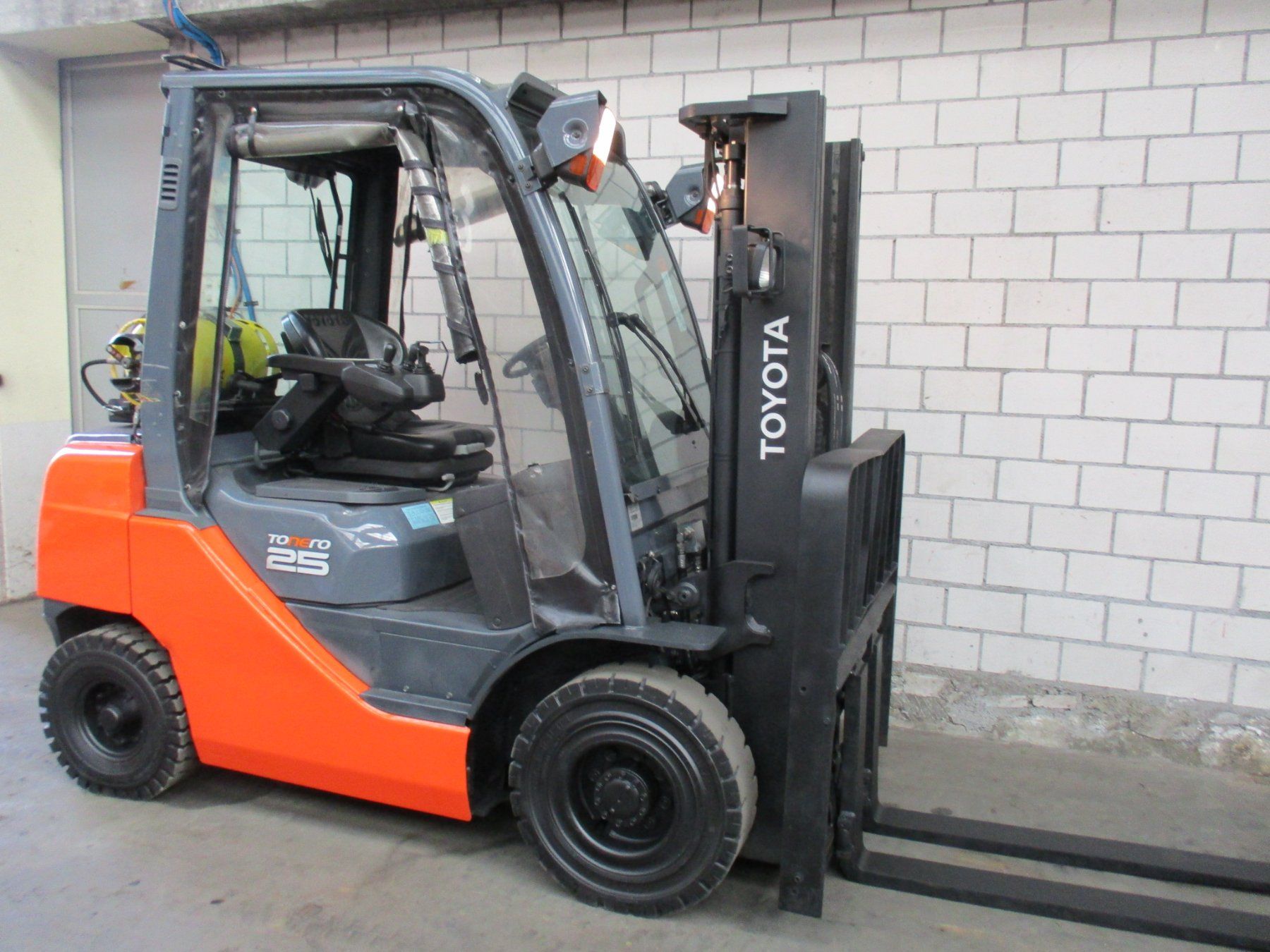 Toyota Carrelli elevatori e a forche: STAPLER  TOYOTA 02-8FGF25  BENZIN+GAS  GABELSTAPLER – Usato da Seon venduto da zomahandel 6