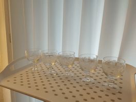 Gläser antik, 4 Stück und 1 gratis dazu