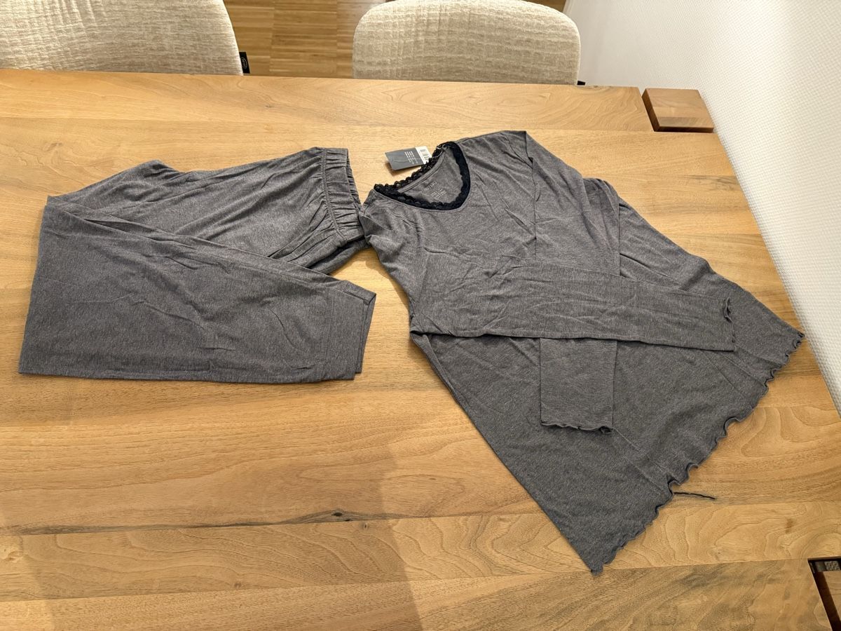 Negligees & Pigiami: Soft grey pajamas set – Nuovo e nell'imballaggio originale da Adliswil venduto da Marjin