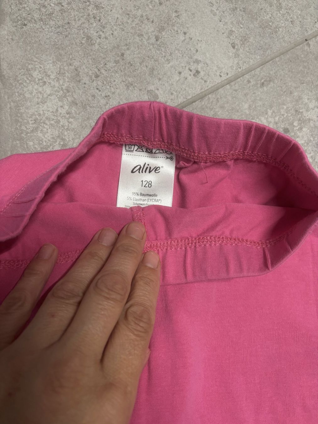 Pantaloni: Short stretch leggings 128 – Usato da Salvenach venduto da gwenwywar 1