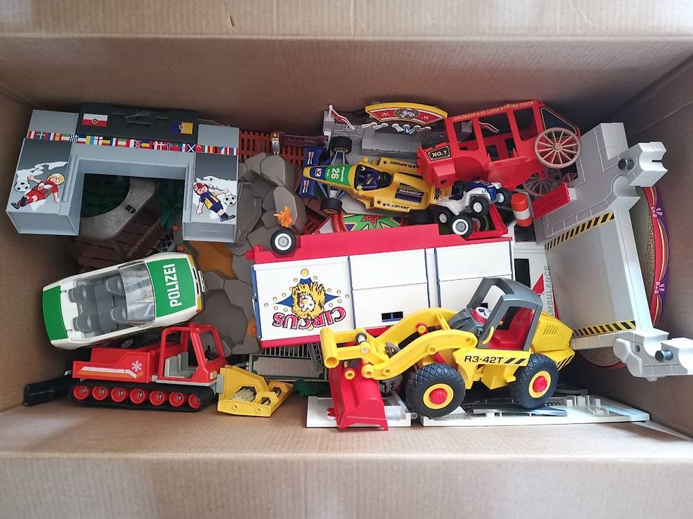 Playmobil Giocattoli: Riesige Box voll Playmobil – Usato da Stans venduto da Findus7318 1