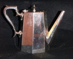 Antike Englische Kaffeekanne mit Ebenholzknauf und –Ringen