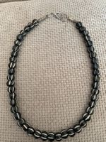 Joli collier original noir et blanc vintage