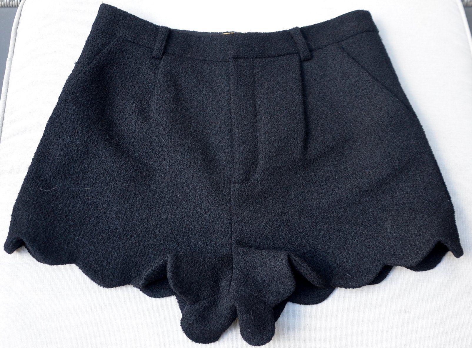 Saint Laurent Pantaloni: Saint Laurent Shorts  .36 – Usato da Collonges venduto da arashee