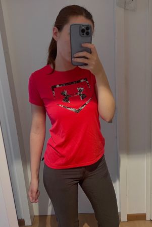 Pinkes Under Armour Sport-Shirt