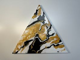 Acryl-Flüssigmalerei, Dreieck