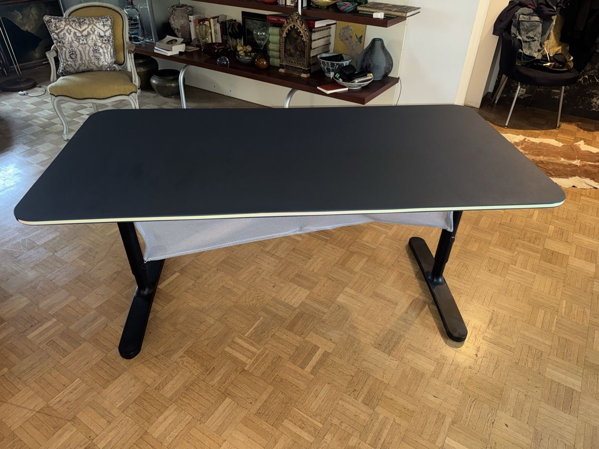 Ikea Scrivanie: Schreibtisch Bekant Ikea – Usato da Zürich venduto da Reogen 1