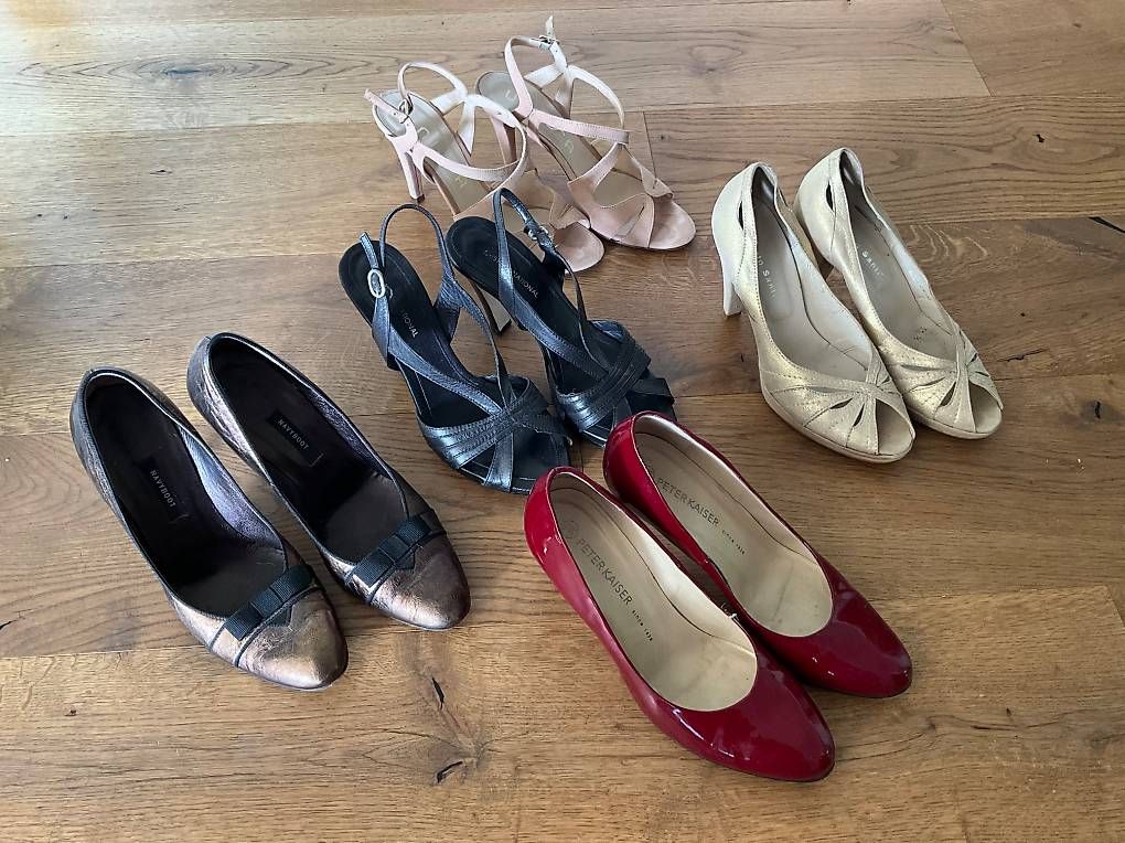 Scarpe da donna: Absatzschuhe diverse Marken gr 39 oder 40 – Usato da Ebnat-Kappel venduto da Chantalle 1
