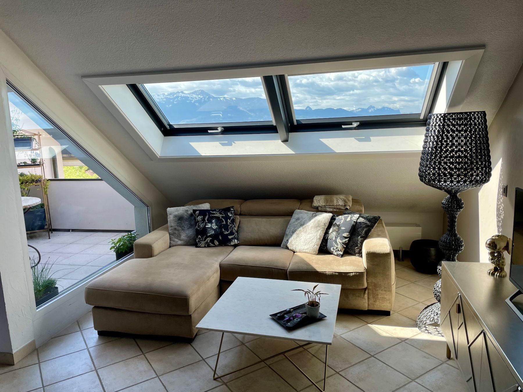 Divani: Canapé d'angle beige 260 cm avec extension lit – Usato da Puidoux venduto da Puidoux01
