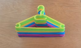 Set von 10 bunten Kleiderbügeln aus Kunststoff gebraucht