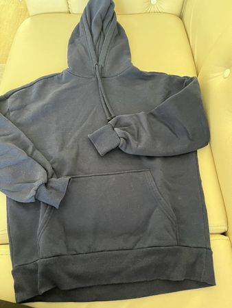 Dunkelblauer Hoodie steht XXS ist eher ein S