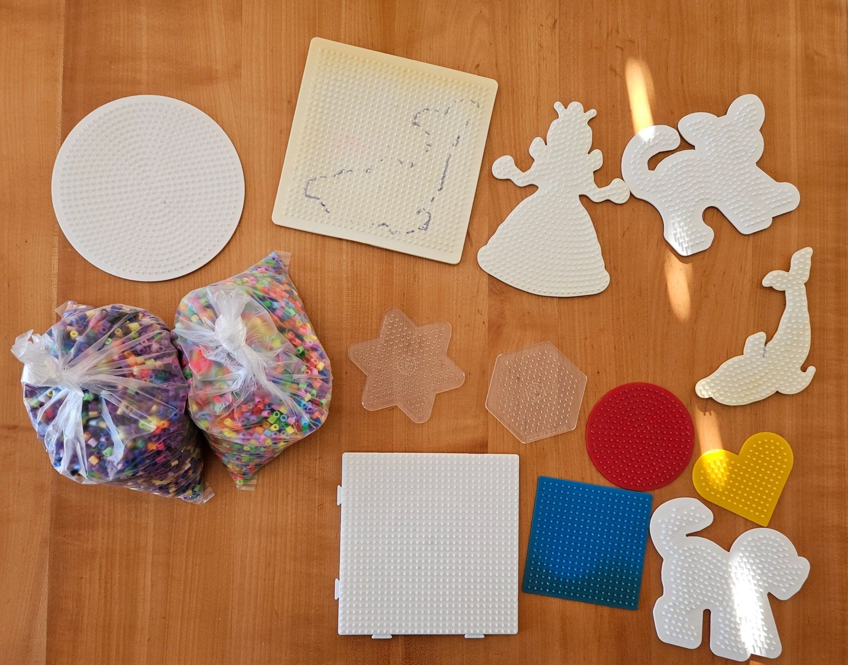 Kit bricolage: Grosses Set HAMA Bügelperlen - Gold, Glitzer + transparent – Usato da Gommiswald venduto da Rickenblitz